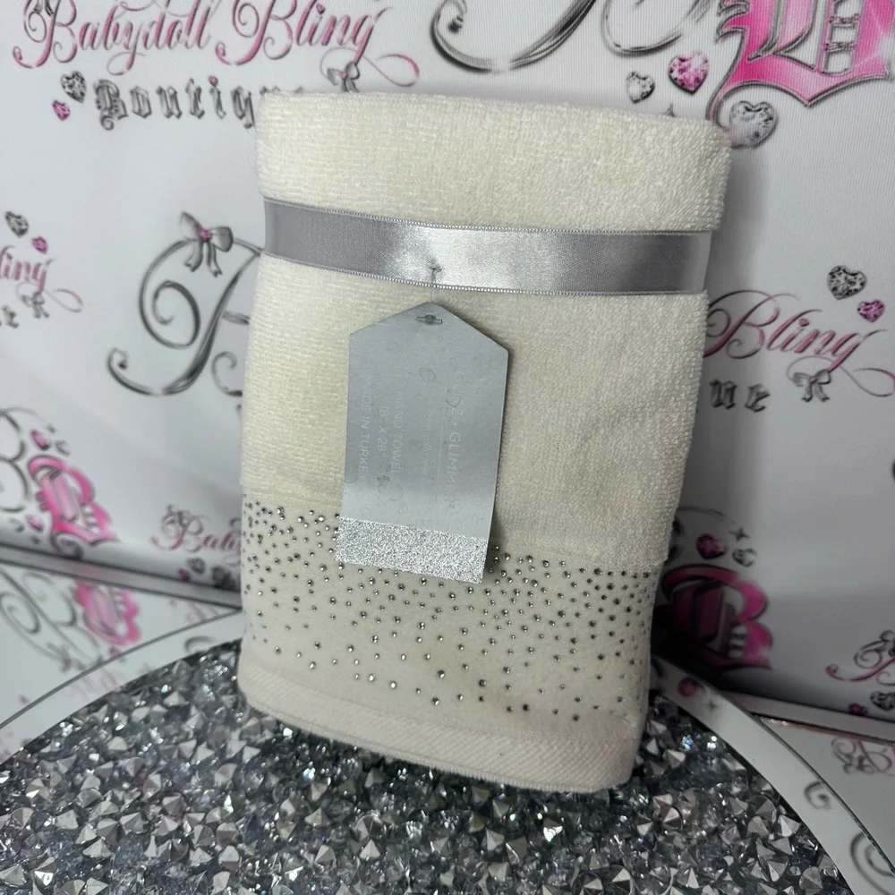 Glitz + glimmer towels crystal Elegant White set 2 Silver Accents bling diamonds